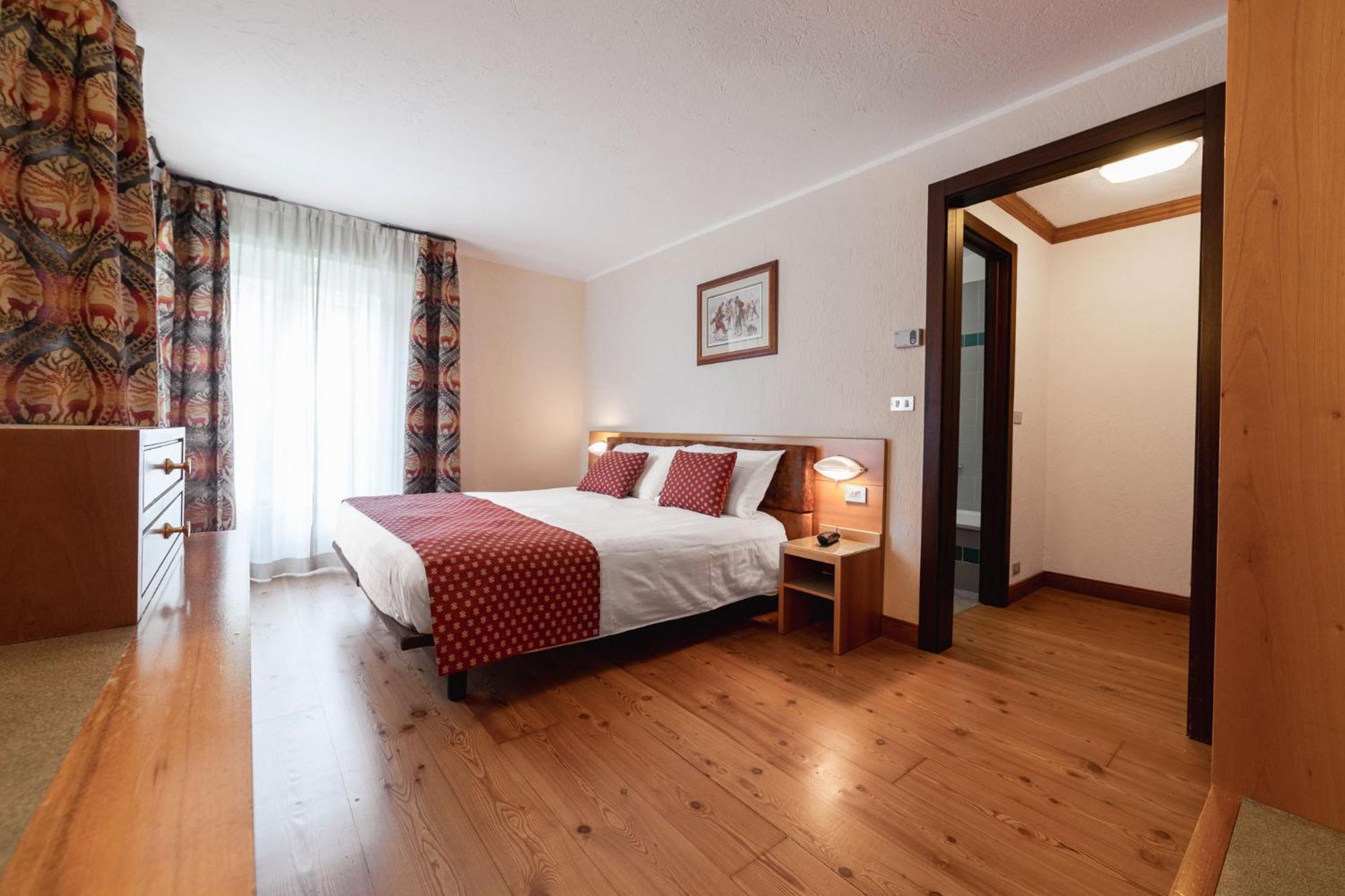Hotel Bouton D'Or - Courmayeur Exterior photo