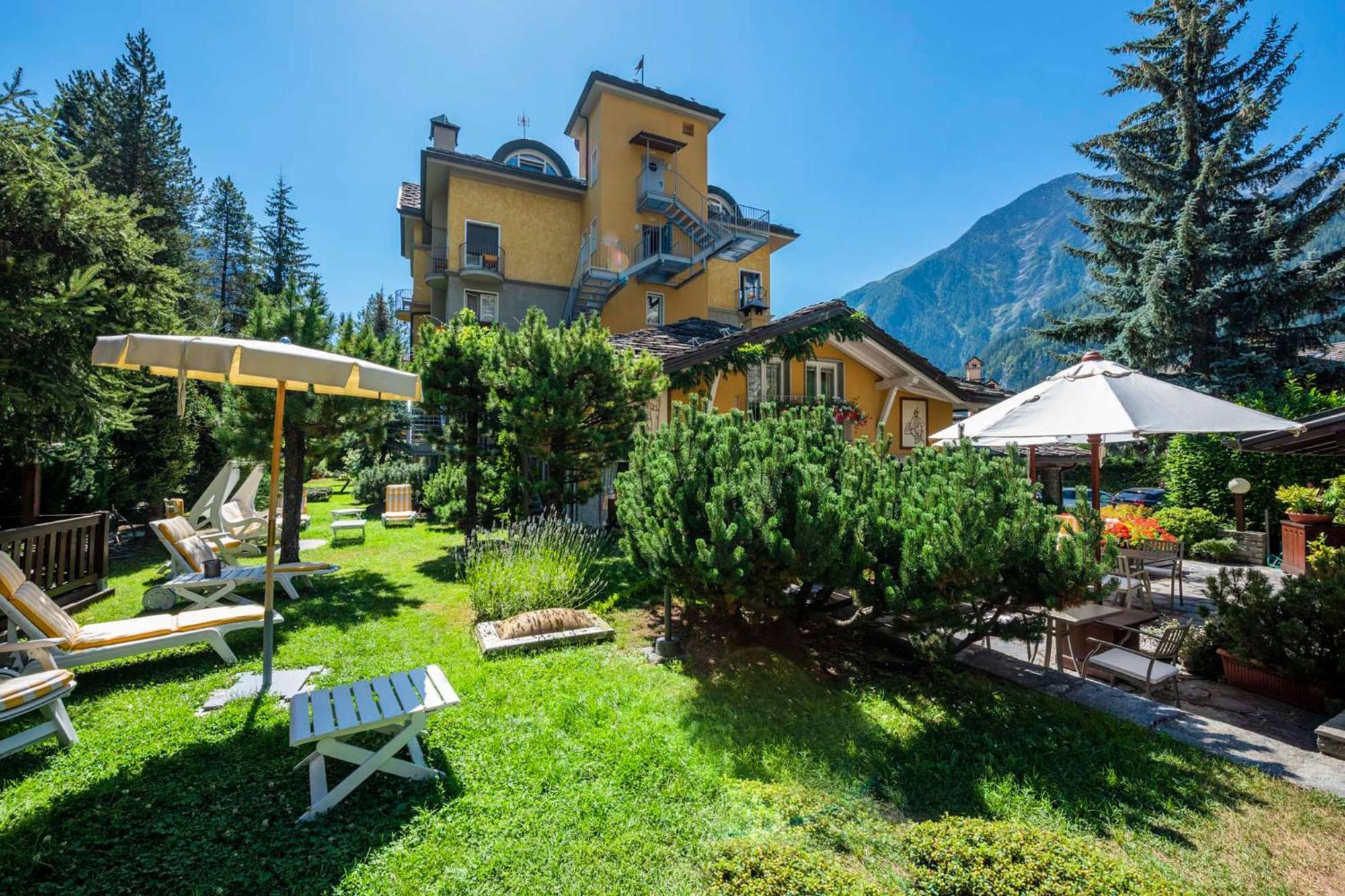 Hotel Bouton D'Or - Courmayeur Exterior photo