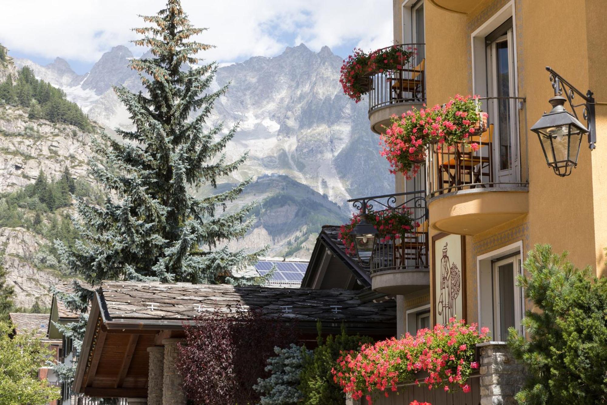 Hotel Bouton D'Or - Courmayeur Exterior photo