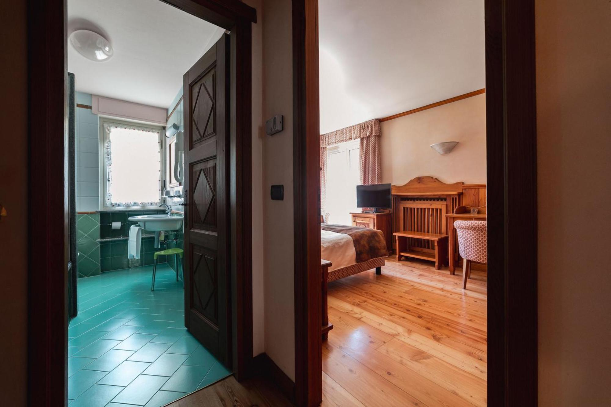 Hotel Bouton D'Or - Courmayeur Exterior photo
